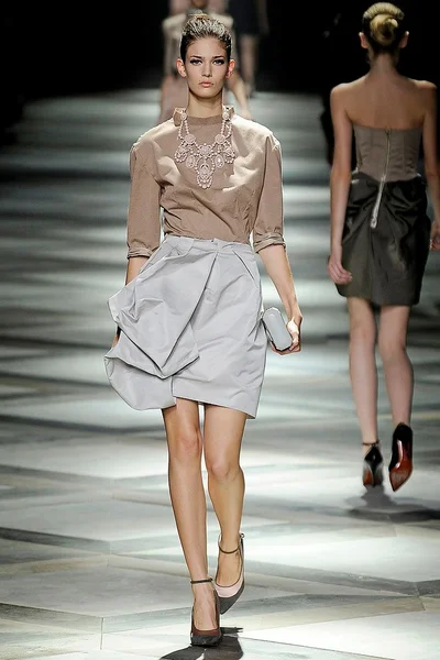 Look 18